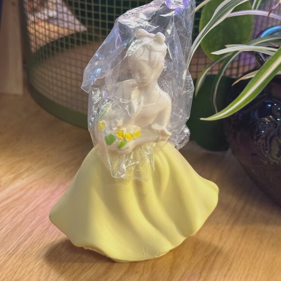 Avon Flower Maiden Unforgettable Figural Bottle, Vintage Circa 1974 - Picture 2 of 16